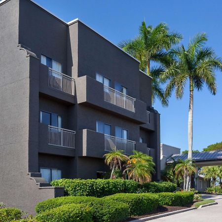 Отель La Quinta By Wyndham Ft. Myers - Sanibel Gateway Форт Майерс Экстерьер фото
