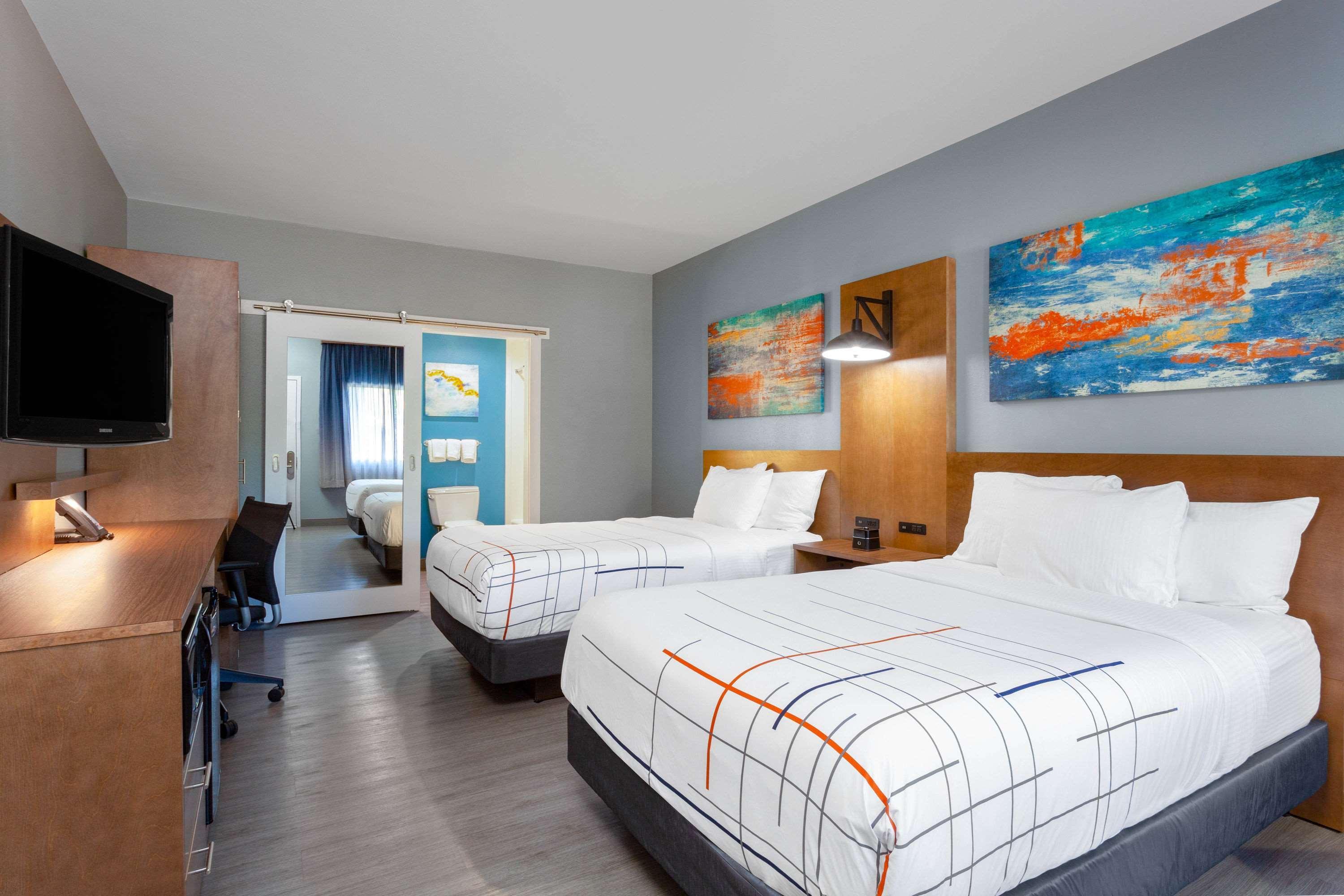 Отель La Quinta By Wyndham Ft. Myers - Sanibel Gateway Форт Майерс Экстерьер фото