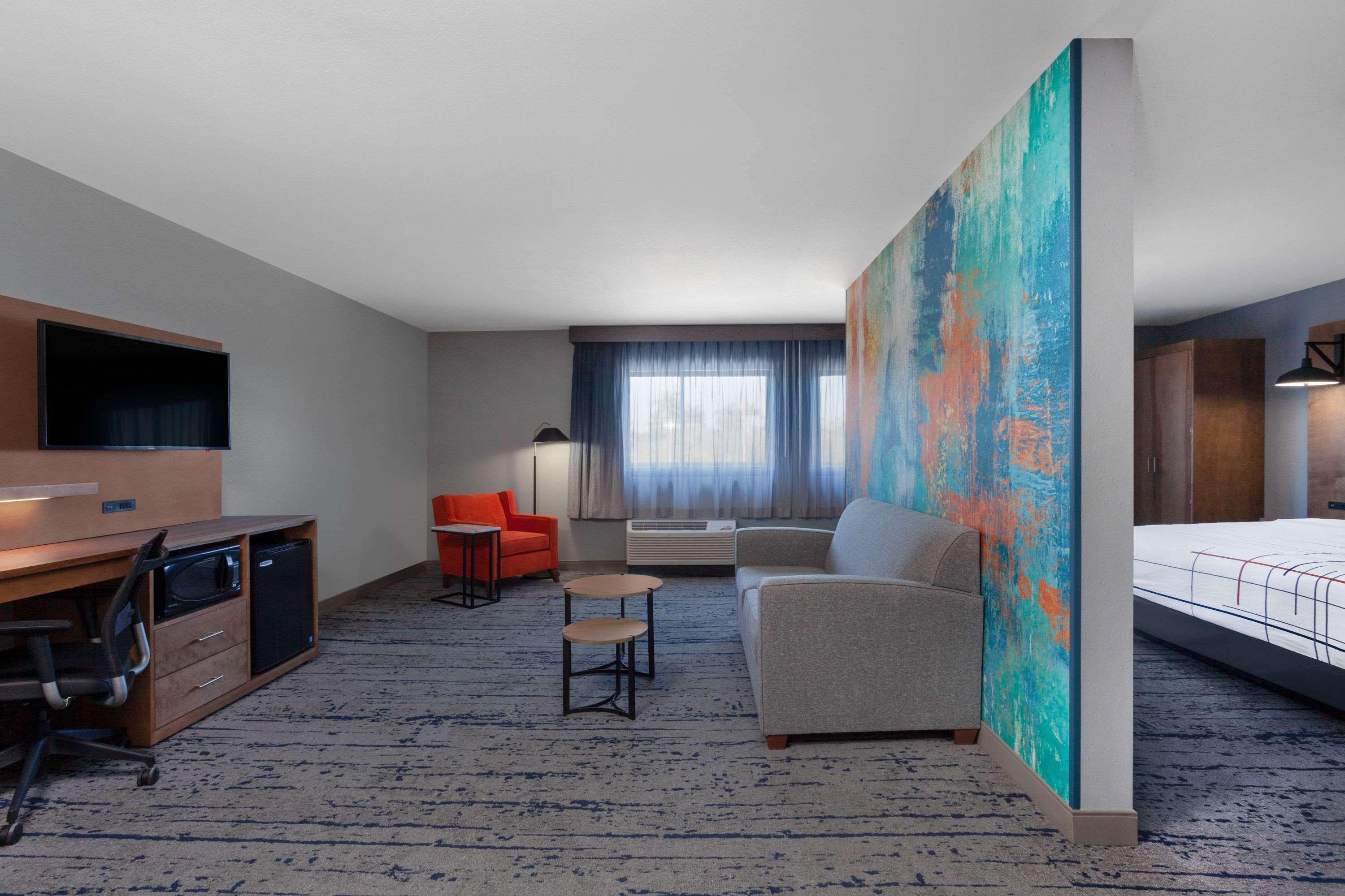 Отель La Quinta By Wyndham Ft. Myers - Sanibel Gateway Форт Майерс Экстерьер фото