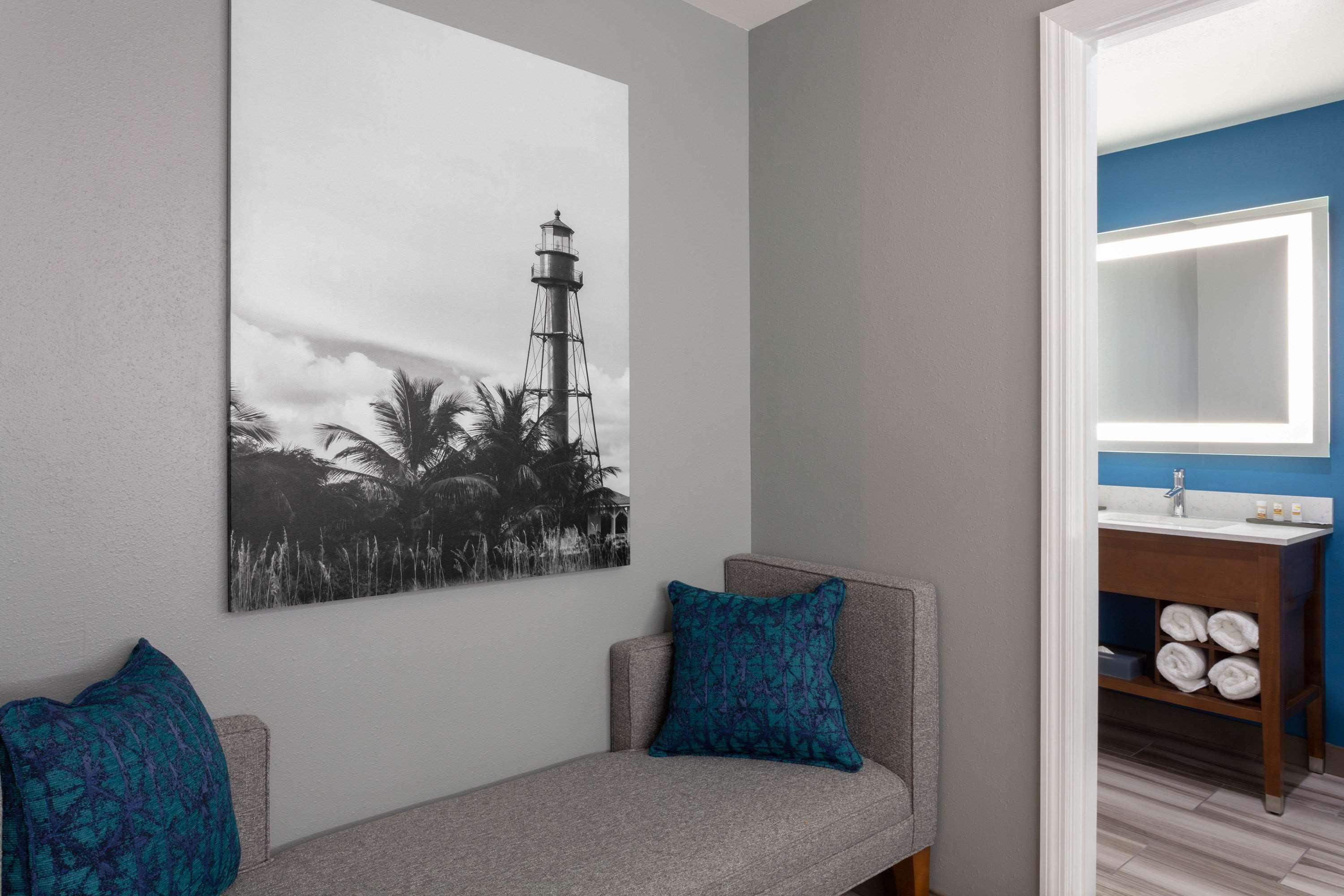 Отель La Quinta By Wyndham Ft. Myers - Sanibel Gateway Форт Майерс Экстерьер фото