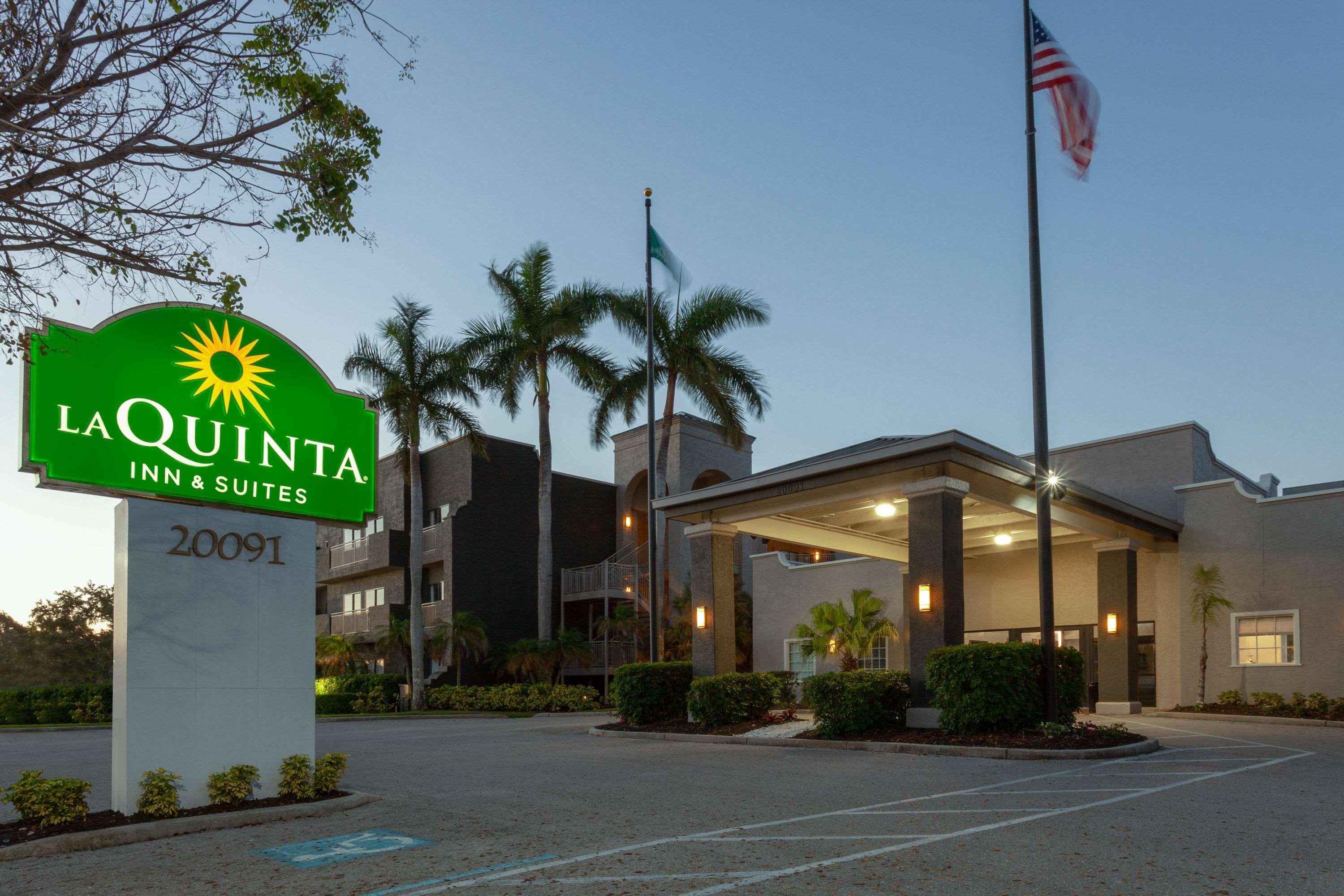 Отель La Quinta By Wyndham Ft. Myers - Sanibel Gateway Форт Майерс Экстерьер фото