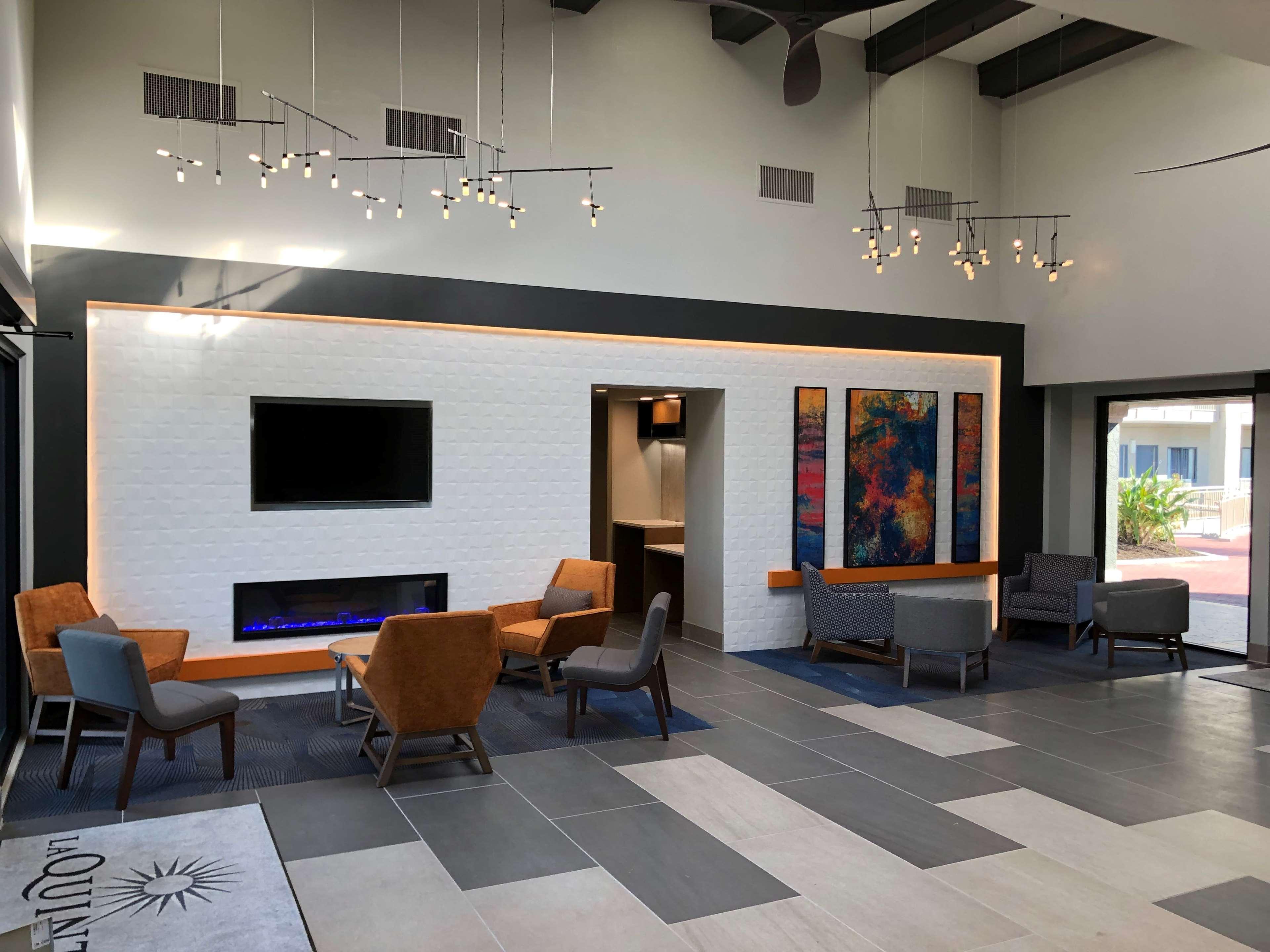 Отель La Quinta By Wyndham Ft. Myers - Sanibel Gateway Форт Майерс Экстерьер фото