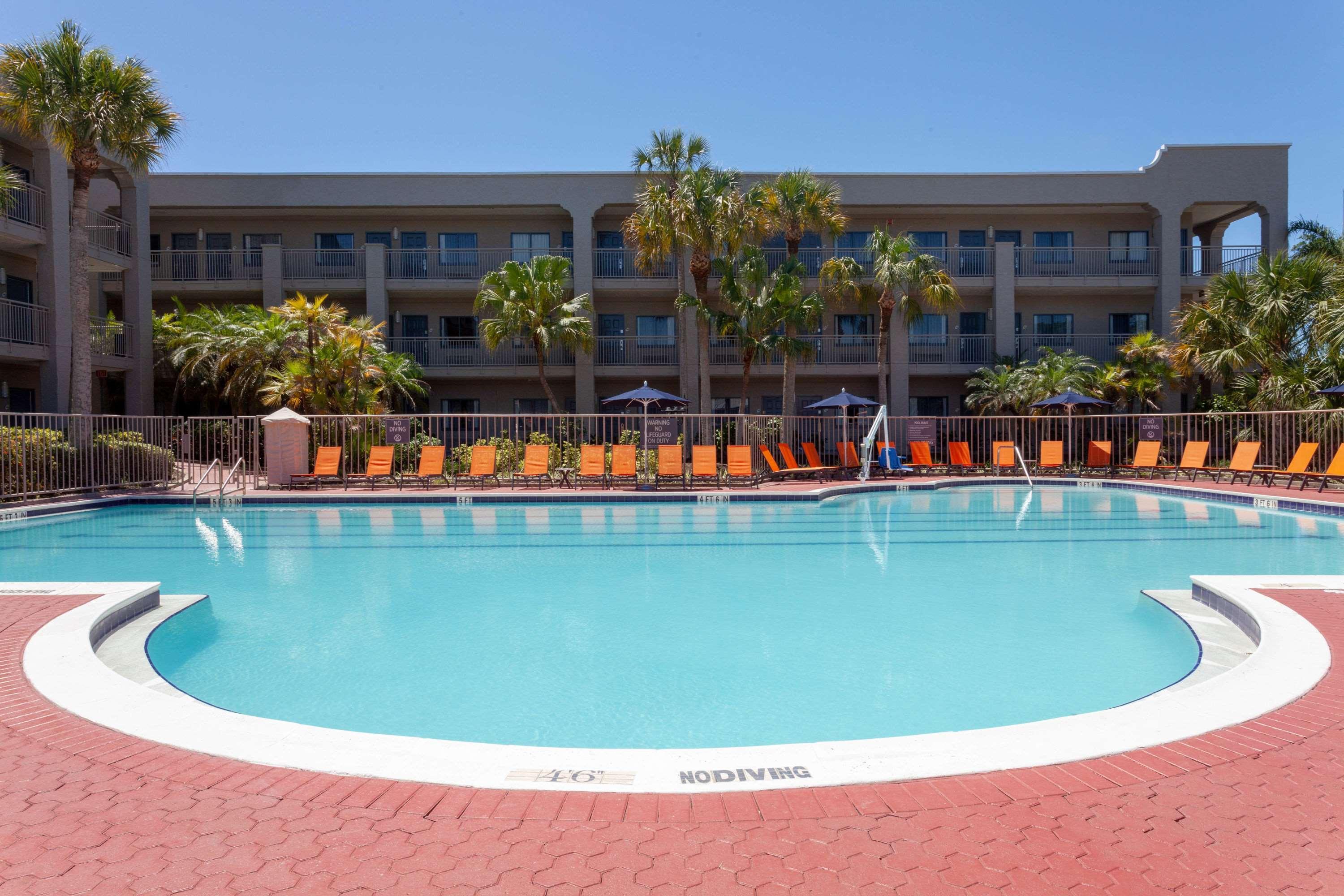 Отель La Quinta By Wyndham Ft. Myers - Sanibel Gateway Форт Майерс Экстерьер фото