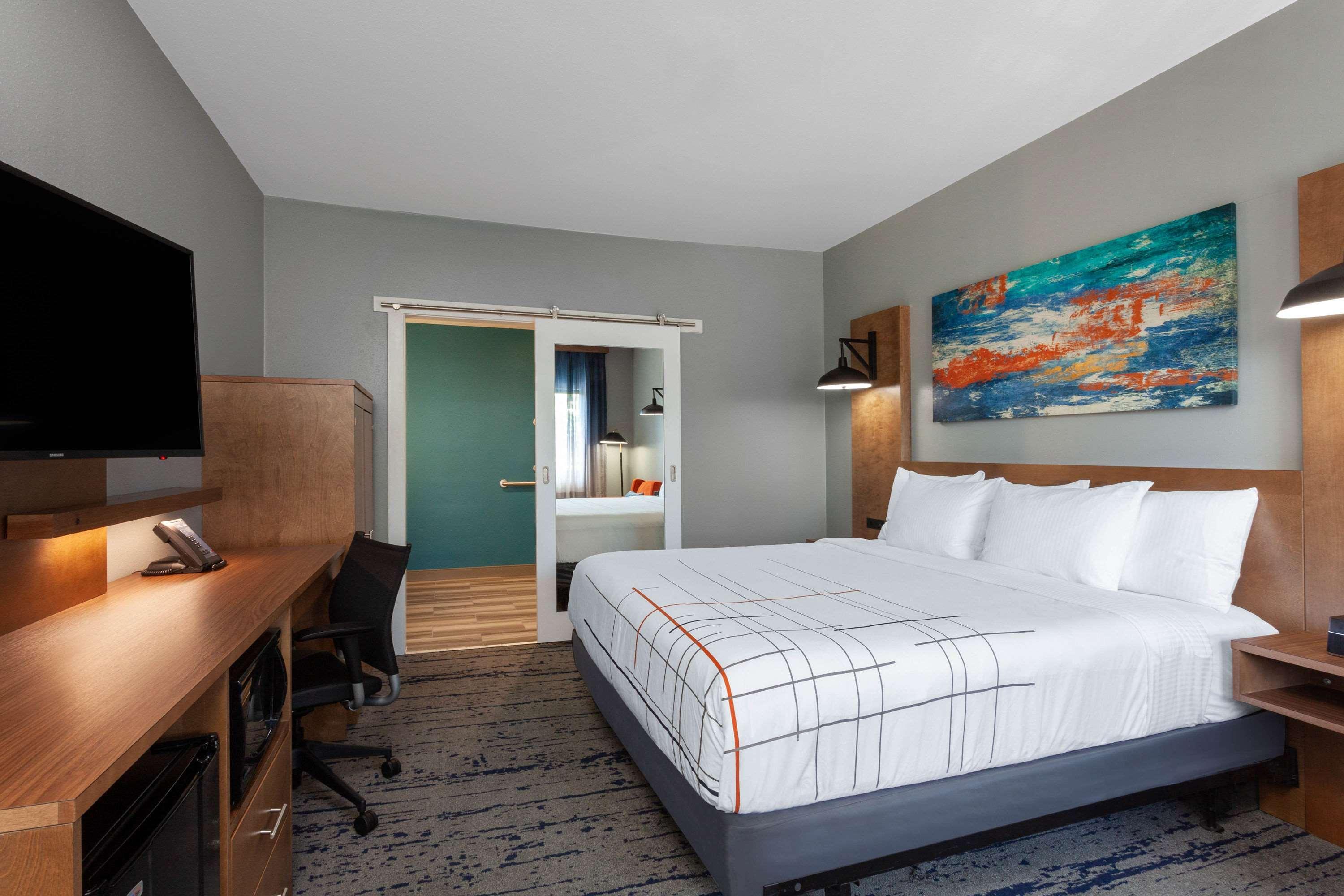 Отель La Quinta By Wyndham Ft. Myers - Sanibel Gateway Форт Майерс Экстерьер фото