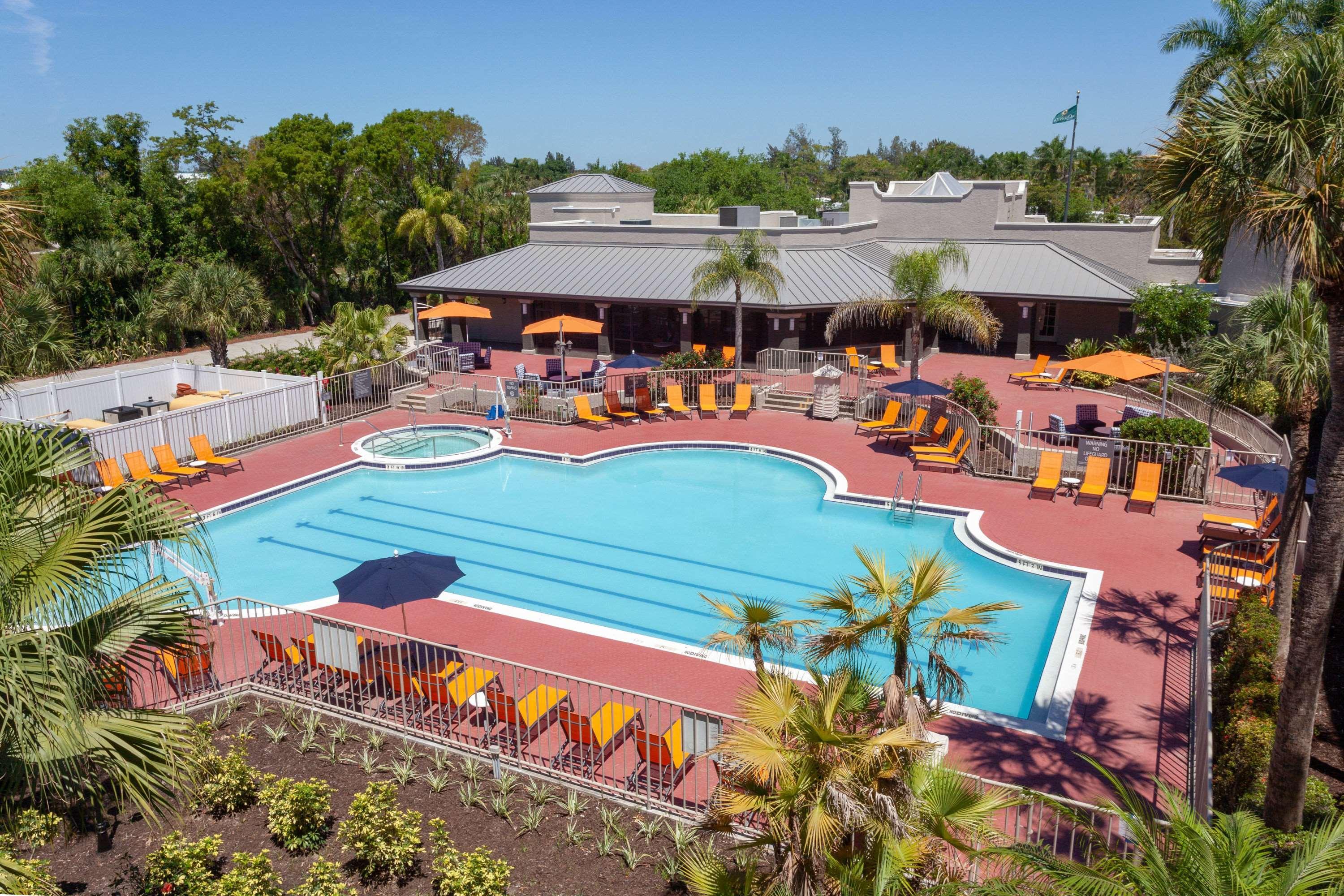 Отель La Quinta By Wyndham Ft. Myers - Sanibel Gateway Форт Майерс Экстерьер фото