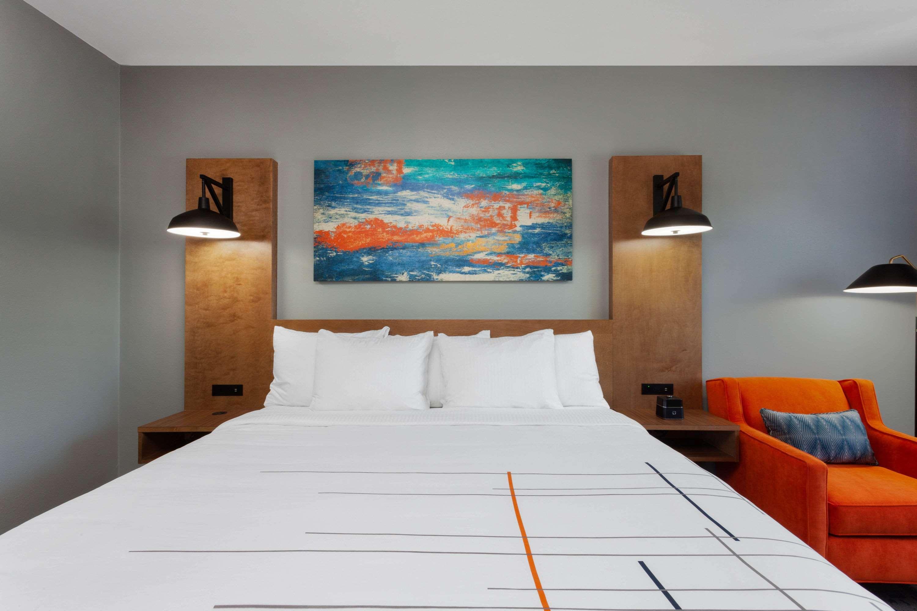 Отель La Quinta By Wyndham Ft. Myers - Sanibel Gateway Форт Майерс Экстерьер фото