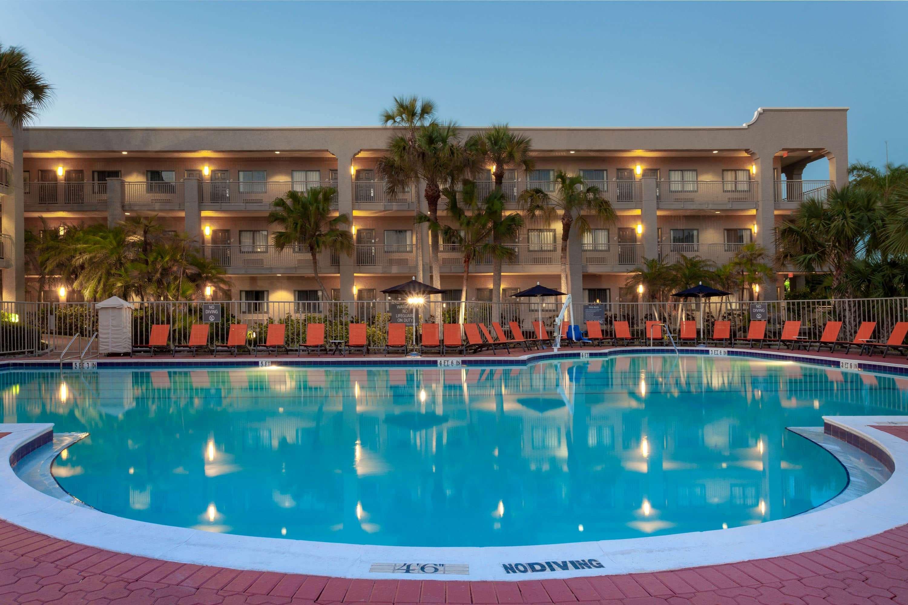 Отель La Quinta By Wyndham Ft. Myers - Sanibel Gateway Форт Майерс Экстерьер фото