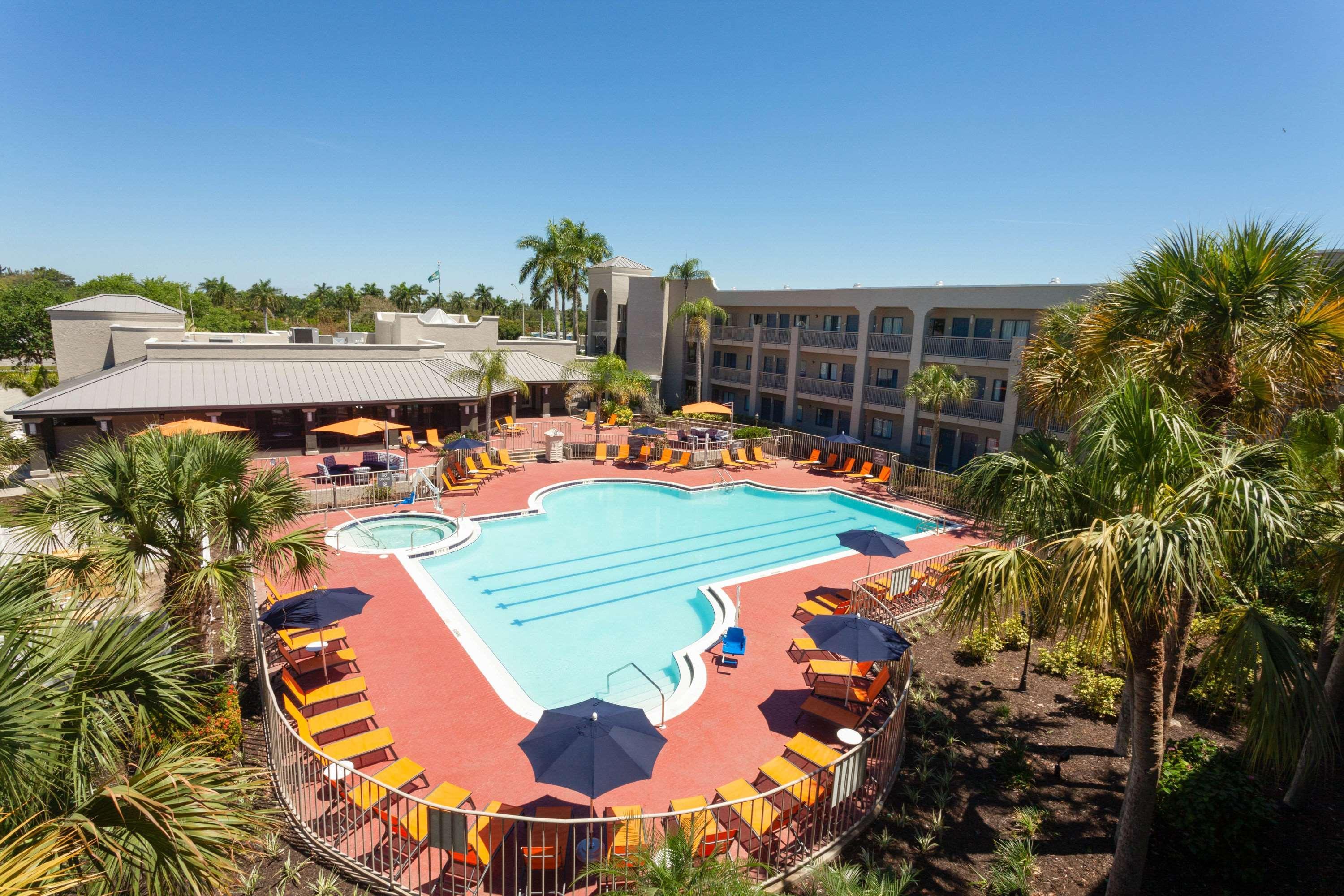 Отель La Quinta By Wyndham Ft. Myers - Sanibel Gateway Форт Майерс Экстерьер фото