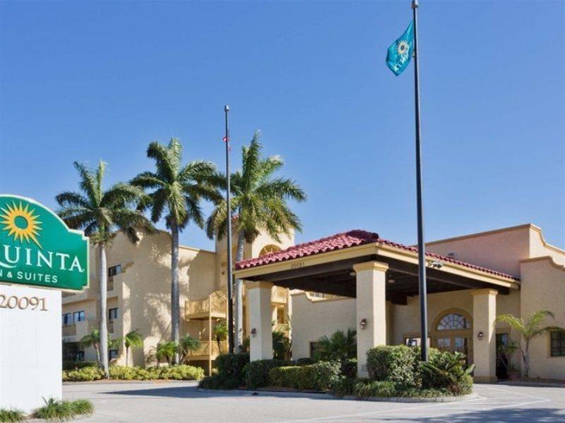 Отель La Quinta By Wyndham Ft. Myers - Sanibel Gateway Форт Майерс Экстерьер фото