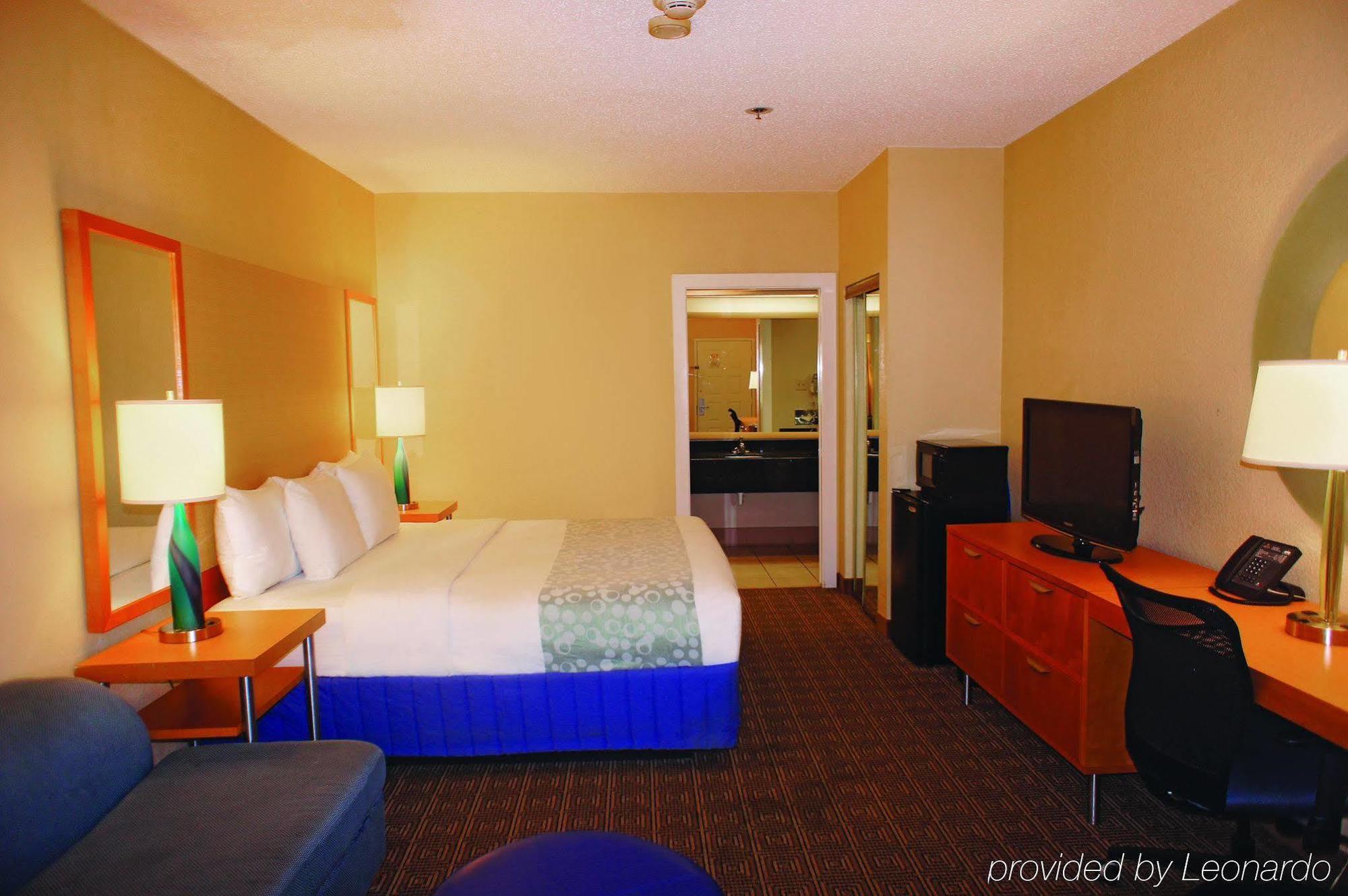 Отель La Quinta By Wyndham Ft. Myers - Sanibel Gateway Форт Майерс Экстерьер фото