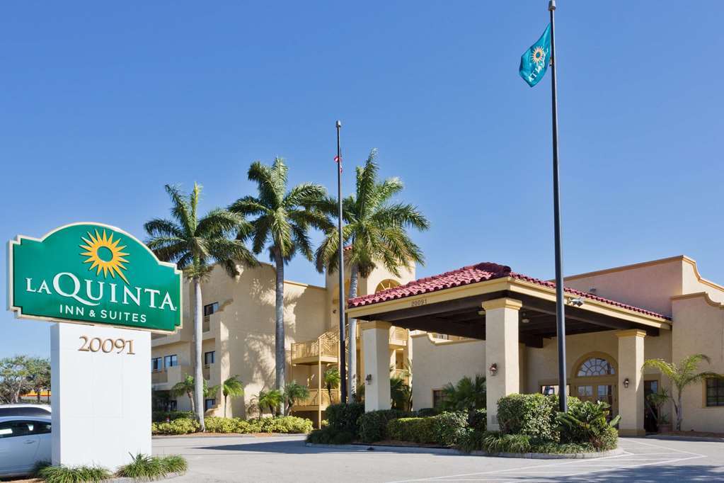 Отель La Quinta By Wyndham Ft. Myers - Sanibel Gateway Форт Майерс Экстерьер фото