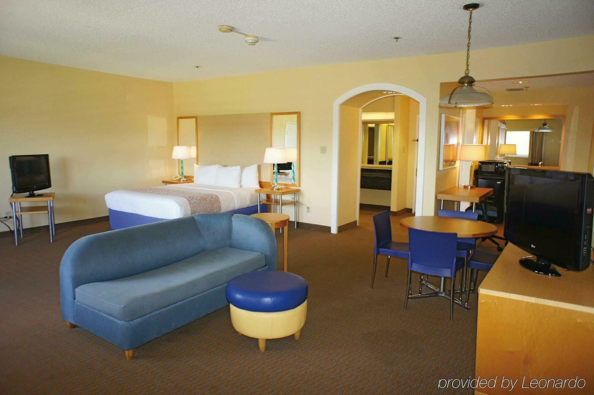Отель La Quinta By Wyndham Ft. Myers - Sanibel Gateway Форт Майерс Экстерьер фото